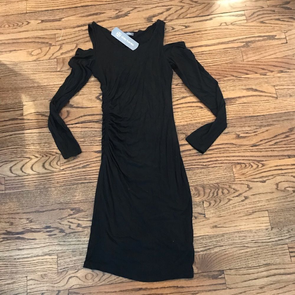 New DAISY FUENTES ruched cold shoulder dress S